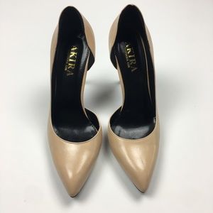 🛍 AKIRA Nude Pump Size 8